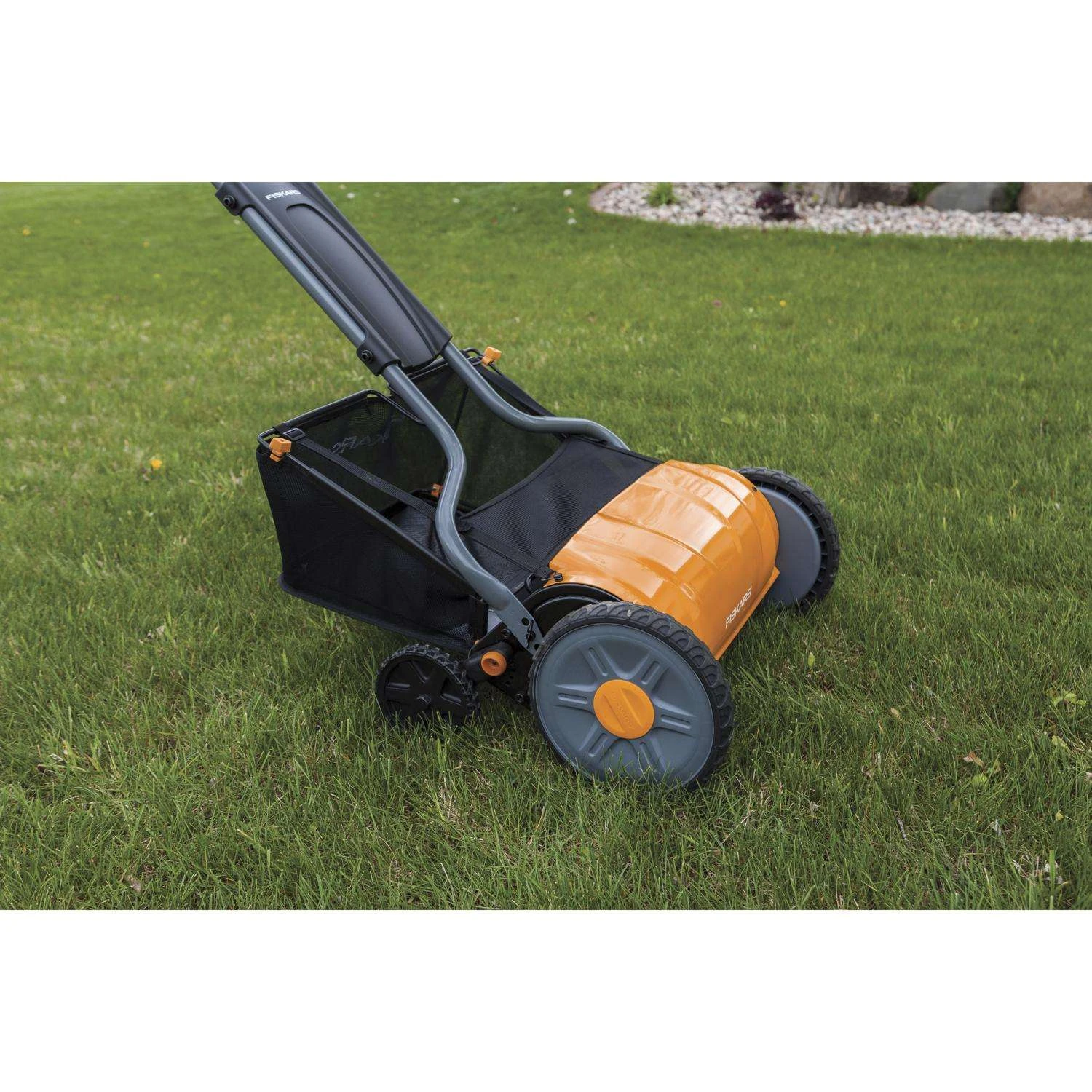 Fiskars StaySharp 17 In. Manual Lawn Mower 11 Fiskars StaySharp 17 In. Manual Lawn Mower - Image 9
