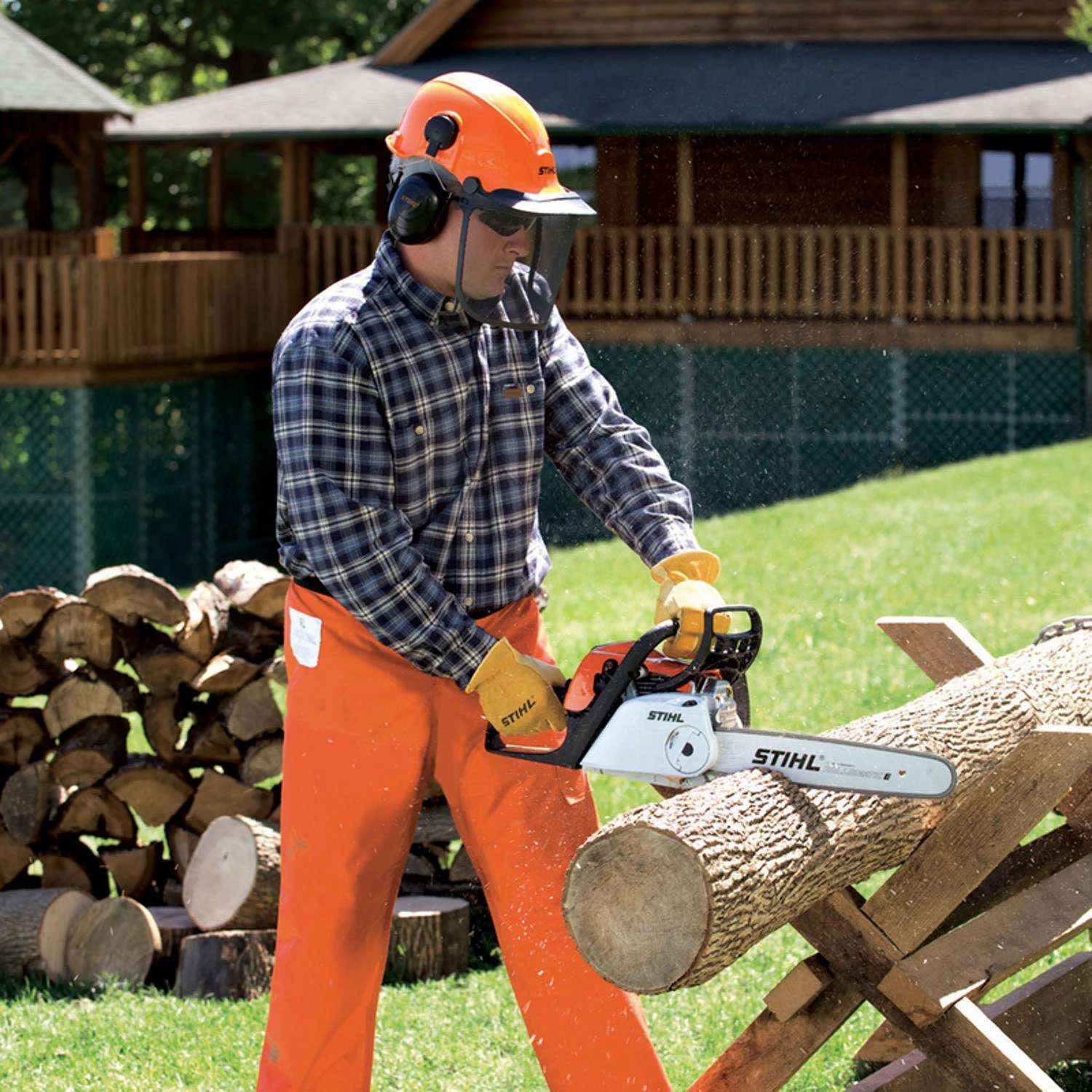 STIHL MS 211 18 In. 35.2 Cc Gas Chainsaw 5 STIHL MS 211 18 In. 35.2 Cc Gas Chainsaw - Image 3