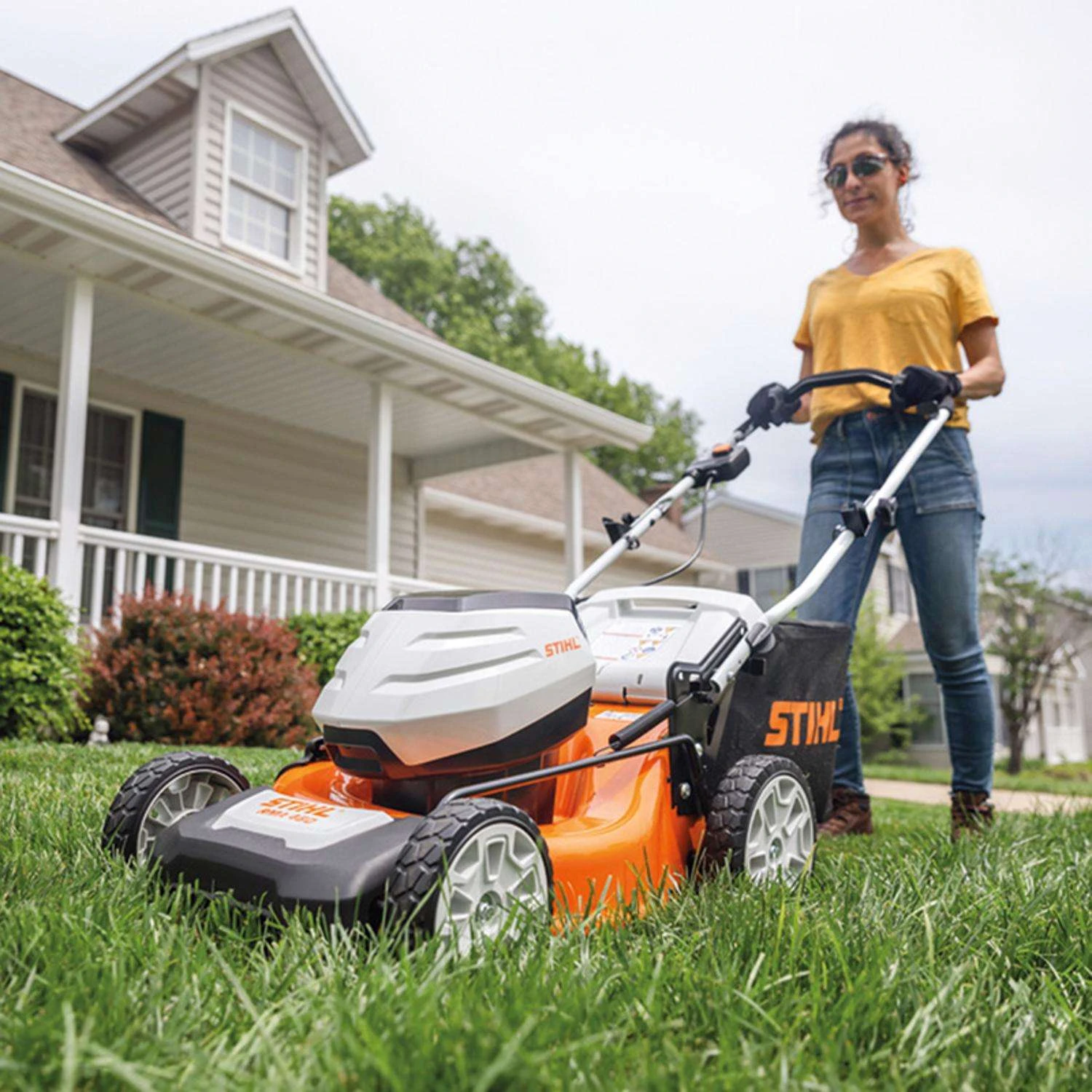 STIHL RMA 460 V 19 In. 36 V Battery Self-Propelled Lawn Mower Kit (Battery & Charger) 5 STIHL RMA 460 V 19 In. 36 V Battery Self-Propelled Lawn Mower Kit (Battery & Charger) - Image 3
