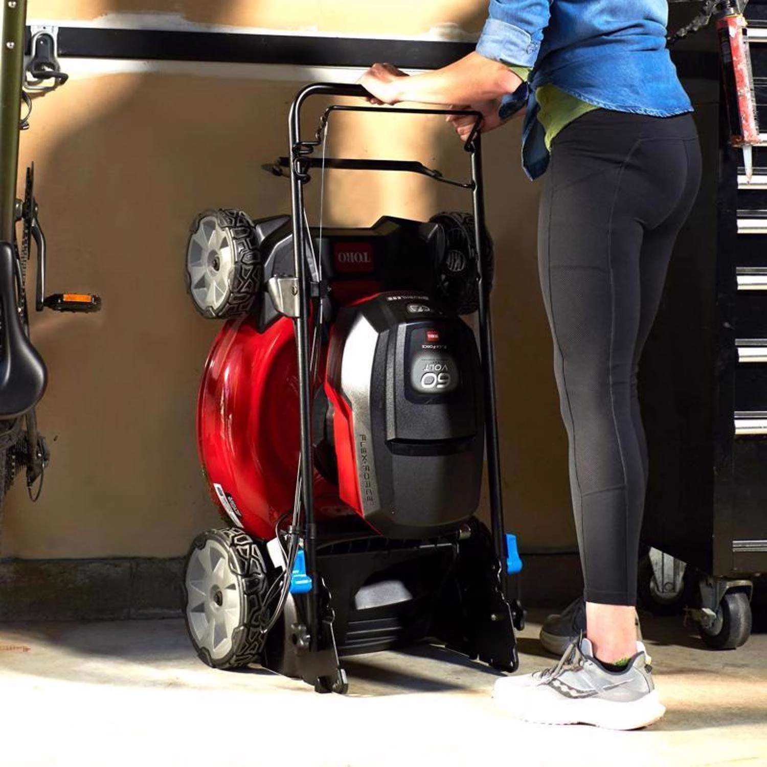 Toro Recycler 21 In. 60 V Battery Self-Propelled Lawn Mower Kit (Battery & Charger) 7 Toro Recycler 21 In. 60 V Battery Self-Propelled Lawn Mower Kit (Battery & Charger) - Image 5