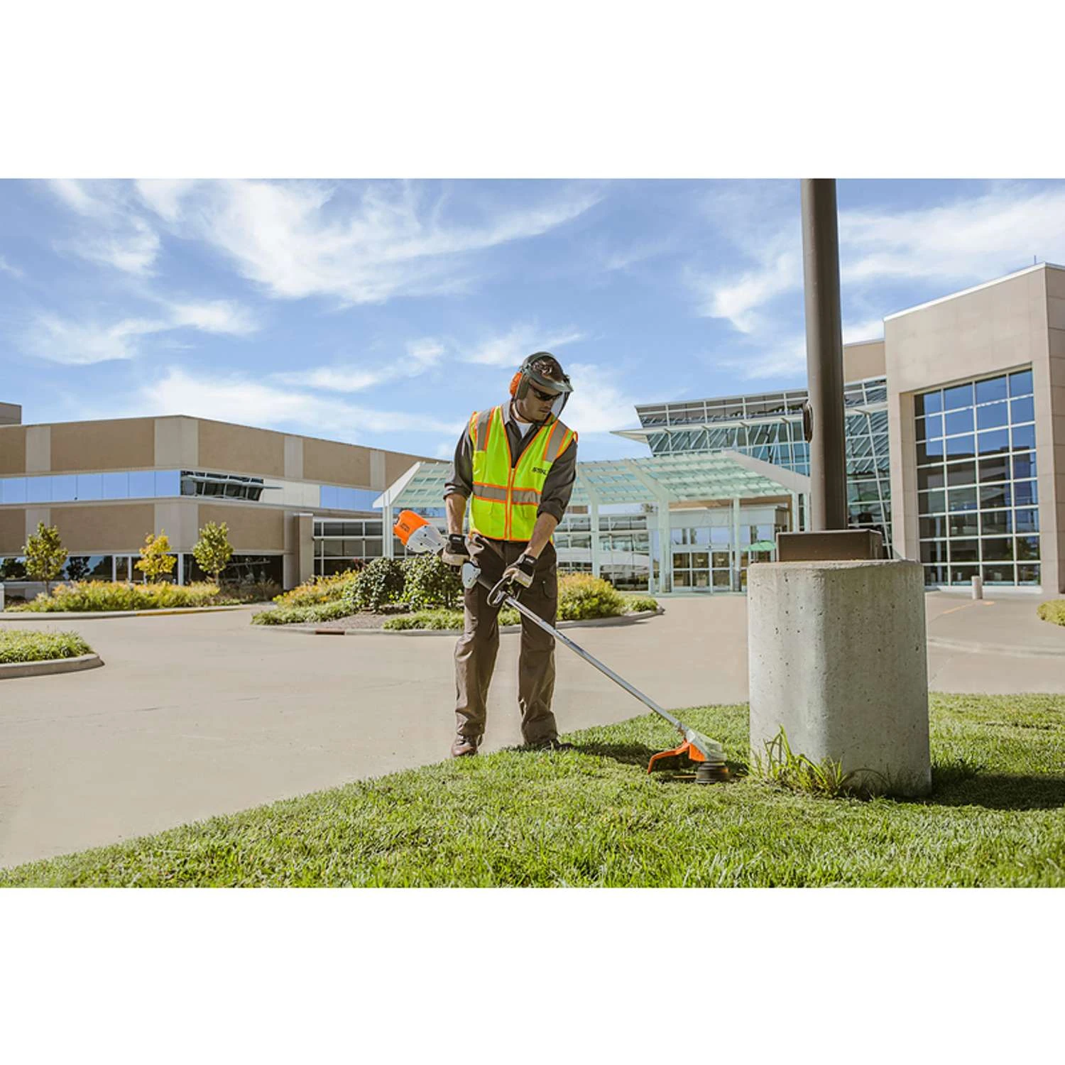 STIHL FSA 90 R 15 In. 36 V Battery String Trimmer Tool Only 6 STIHL FSA 90 R 15 In. 36 V Battery String Trimmer Tool Only - Image 4