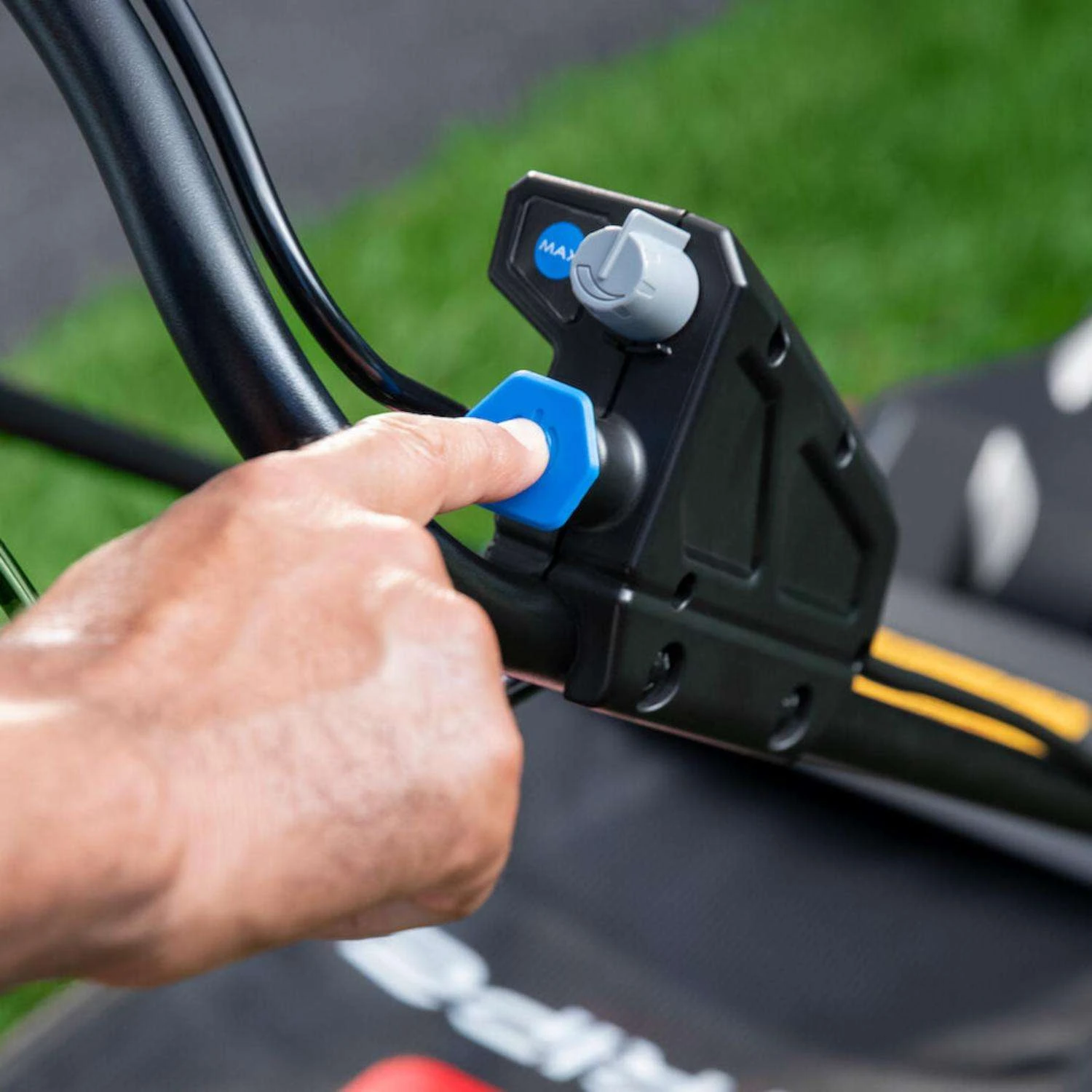 Toro 21 In. 60 V Battery Self-Propelled Lawn Mower 7 Toro 21 In. 60 V Battery Self-Propelled Lawn Mower - Image 5