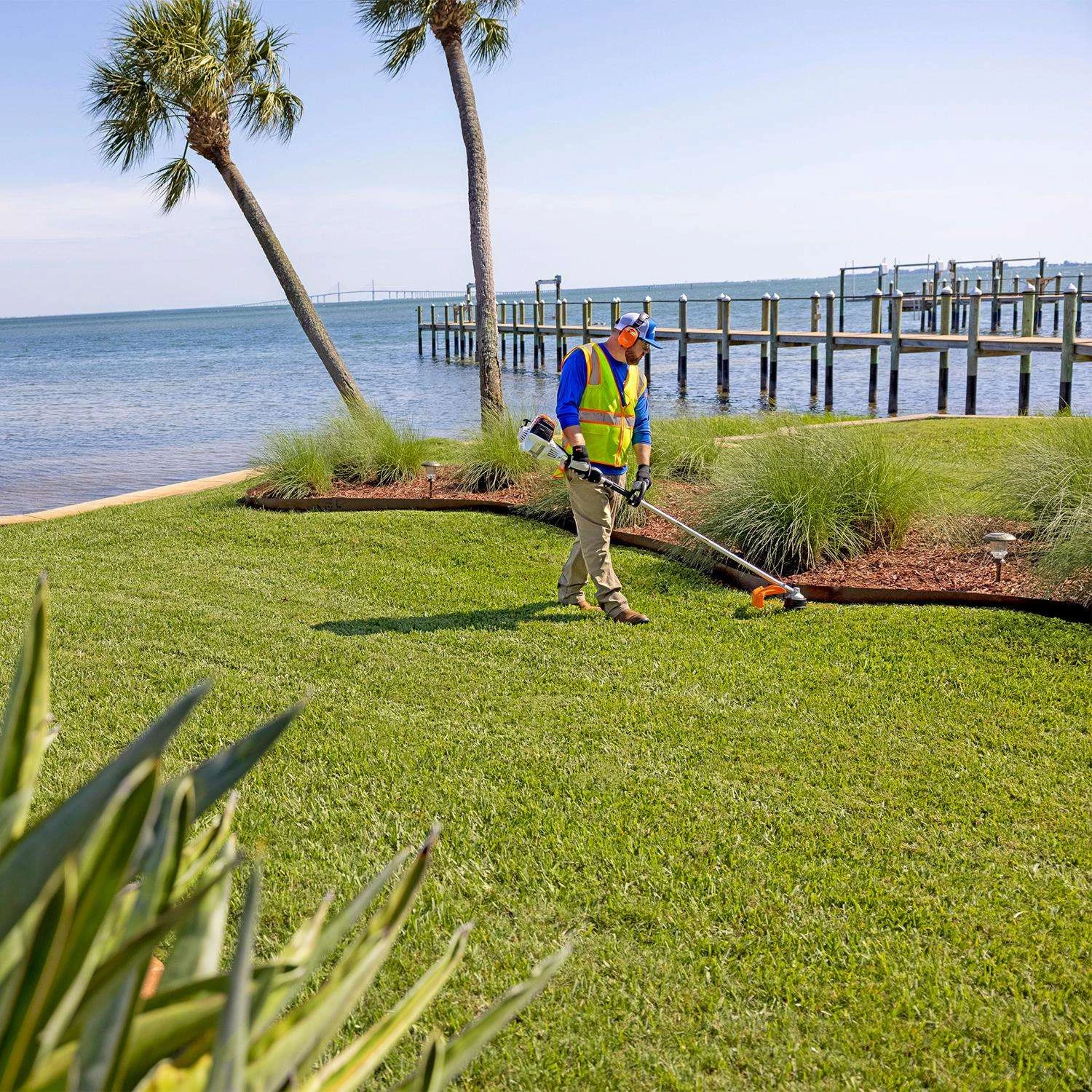 STIHL FS 131 R 16.5 In. Gas Brushcutter 8 STIHL FS 131 R 16.5 In. Gas Brushcutter - Image 6