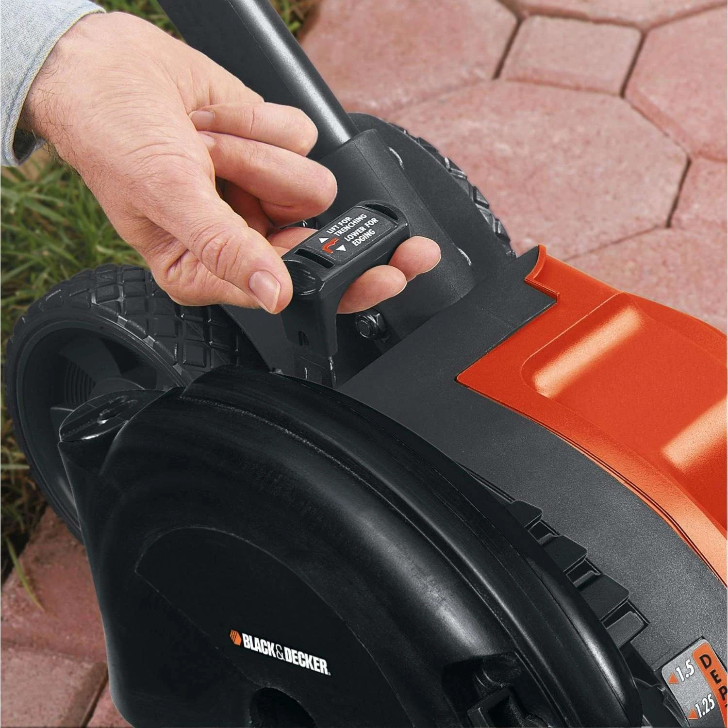 Black & Decker Black+Decker LE750 7.5 In. 120 V Electric Edger/Trencher 9 Black & Decker Black+Decker LE750 7.5 In. 120 V Electric Edger/Trencher - Image 7