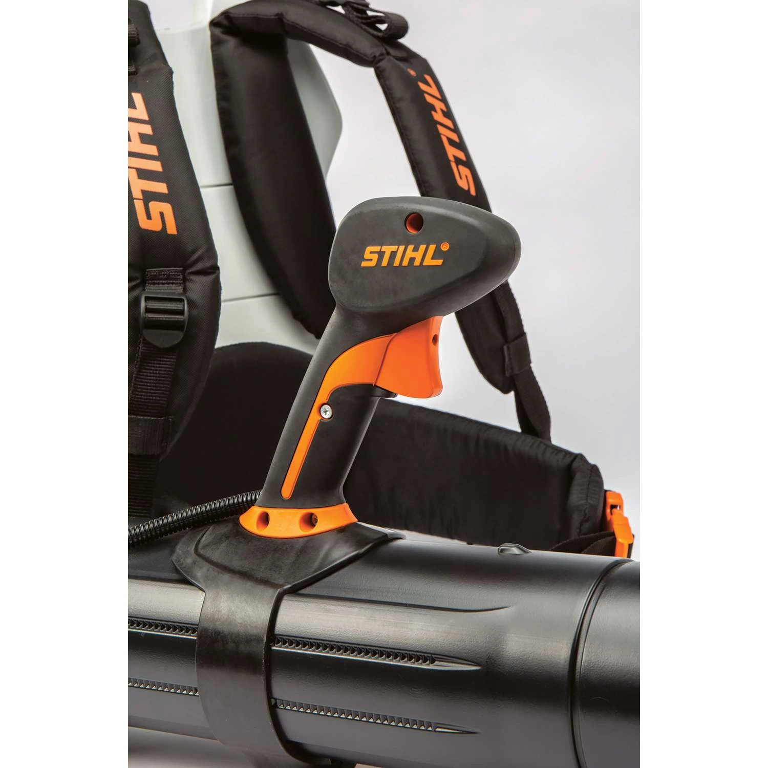 STIHL BR 700 197 Mph 912 CFM Gas Backpack Leaf Blower 7 STIHL BR 700 197 Mph 912 CFM Gas Backpack Leaf Blower - Image 5
