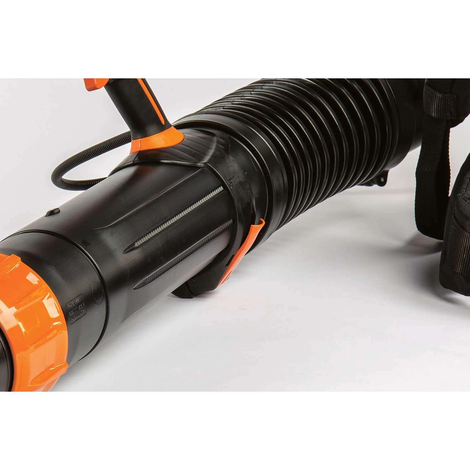 STIHL BR 700 197 Mph 912 CFM Gas Backpack Leaf Blower 6 STIHL BR 700 197 Mph 912 CFM Gas Backpack Leaf Blower - Image 4