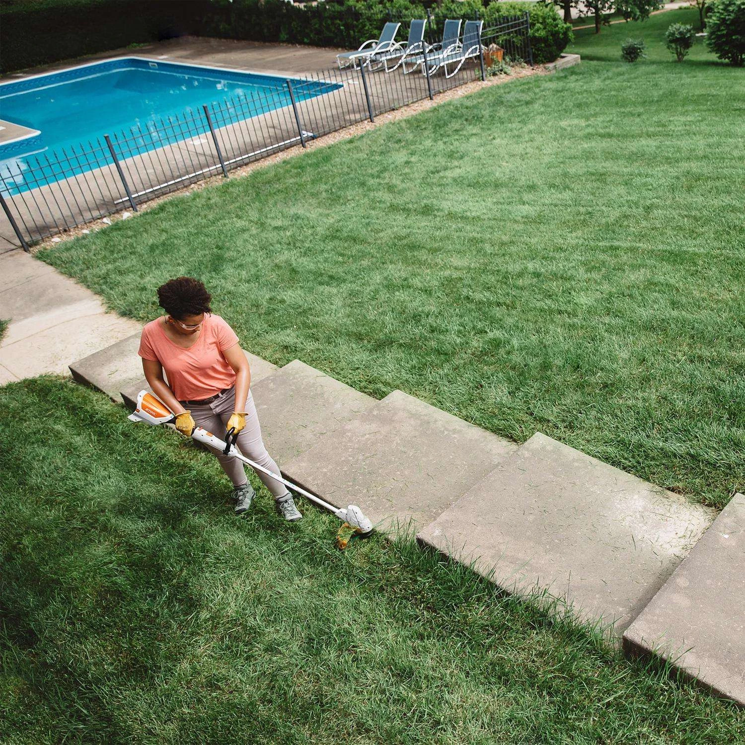 STIHL FSA 57 11 In. 36 V Battery String Trimmer Kit (Battery & Charger) 6 STIHL FSA 57 11 In. 36 V Battery String Trimmer Kit (Battery & Charger) - Image 4