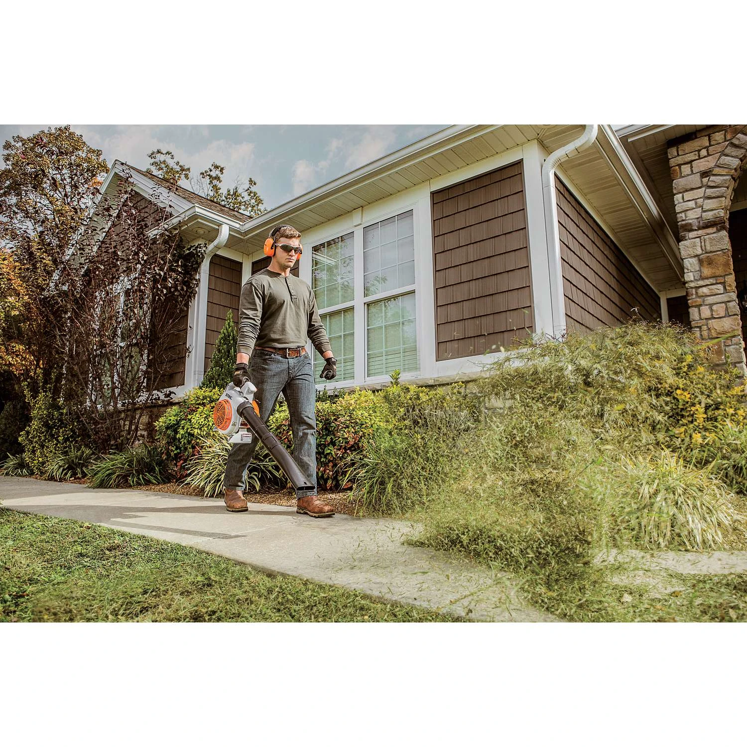 STIHL BG 86 C-E 141 Mph 444 CFM Gas Handheld Leaf Blower 7 STIHL BG 86 C-E 141 Mph 444 CFM Gas Handheld Leaf Blower - Image 5