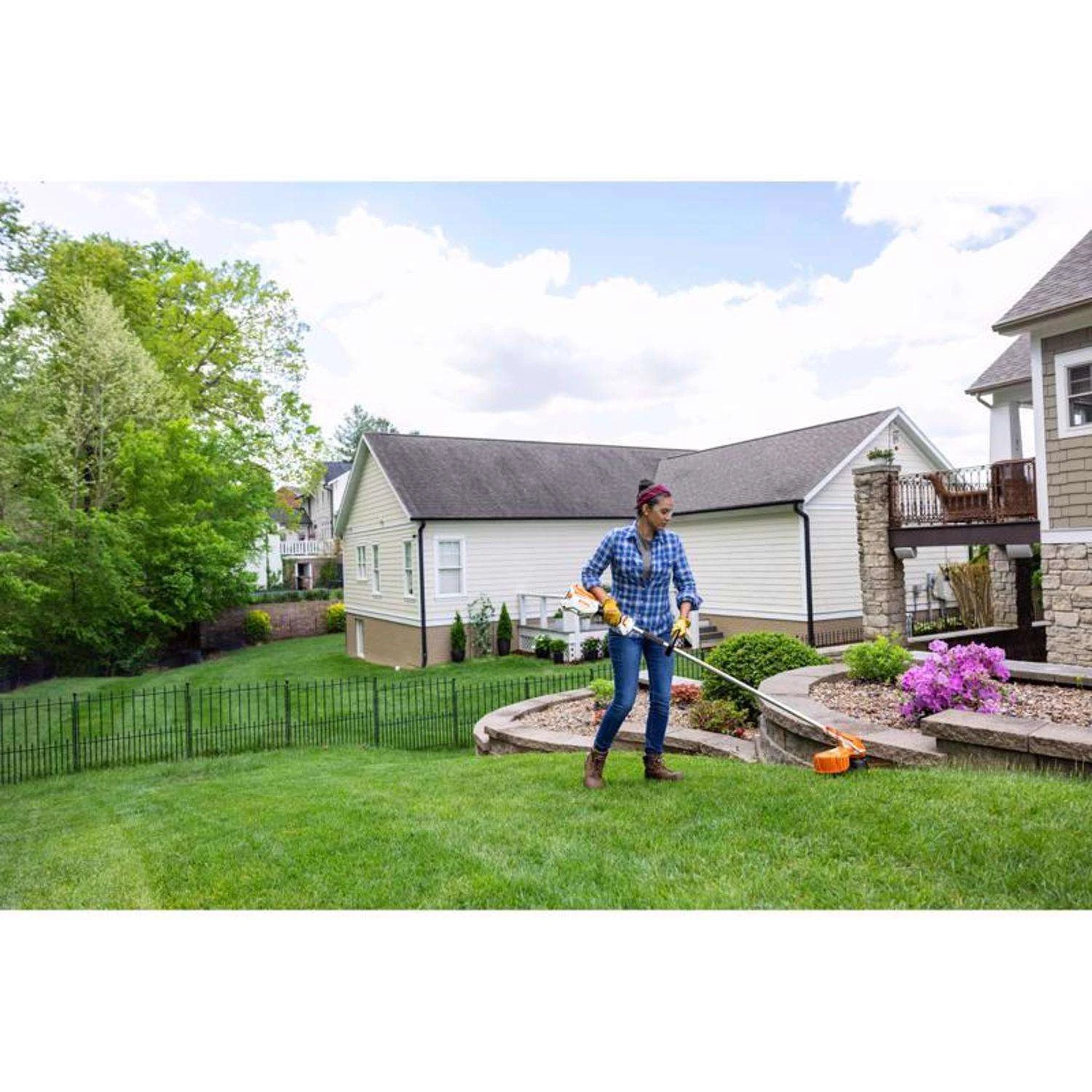 STIHL FSA 60 R 13.8 In. 36 V Battery Trimmer Kit (Battery & Charger) 6 STIHL FSA 60 R 13.8 In. 36 V Battery Trimmer Kit (Battery & Charger) - Image 4