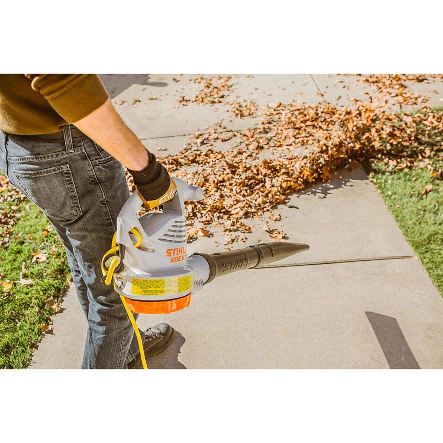 STIHL BGE 61 148 Mph 285 CFM 120 V Electric Handheld Leaf Blower 5 STIHL BGE 61 148 Mph 285 CFM 120 V Electric Handheld Leaf Blower - Image 3