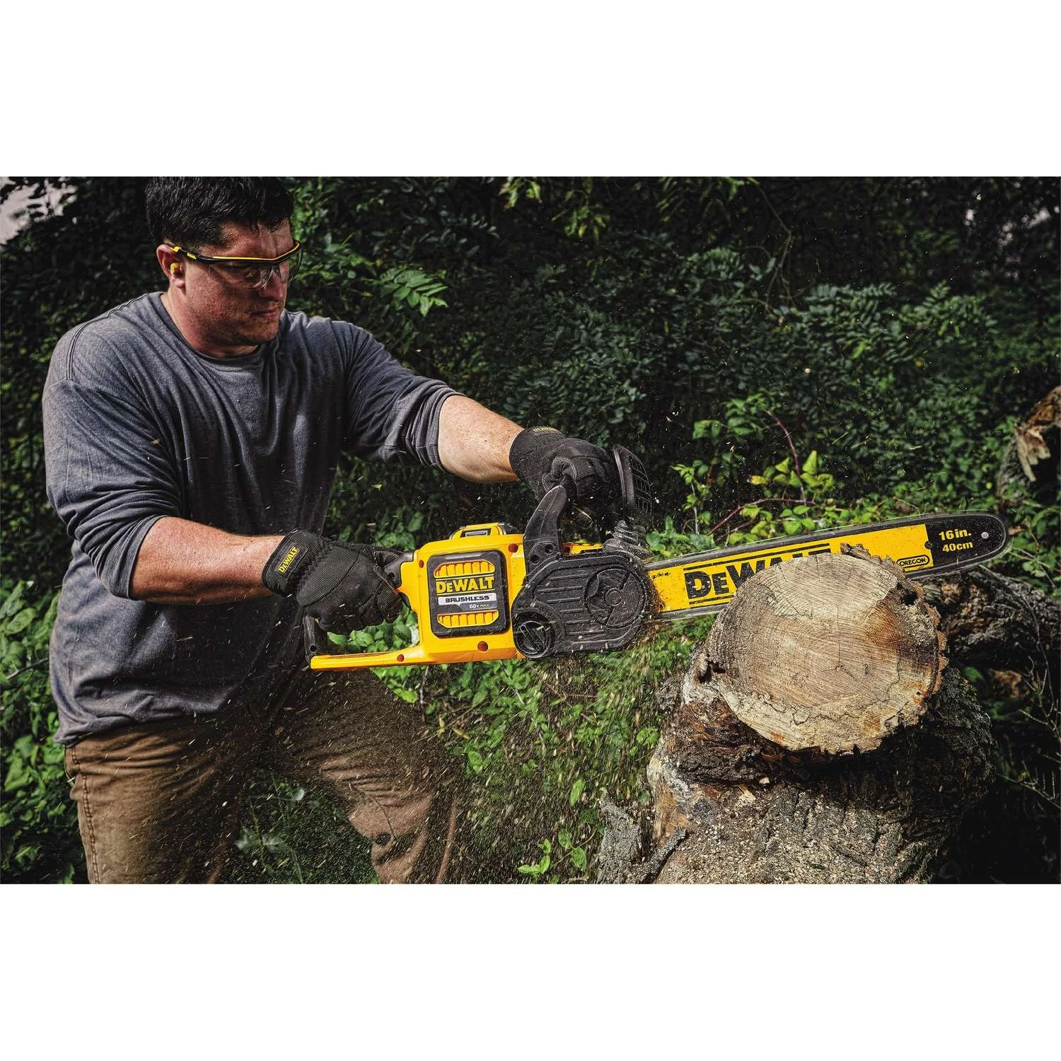 DeWalt DCCS670X1 16 In. 60 V Battery Chainsaw Kit (Battery & Charger) 7 DeWalt DCCS670X1 16 In. 60 V Battery Chainsaw Kit (Battery & Charger) - Image 5