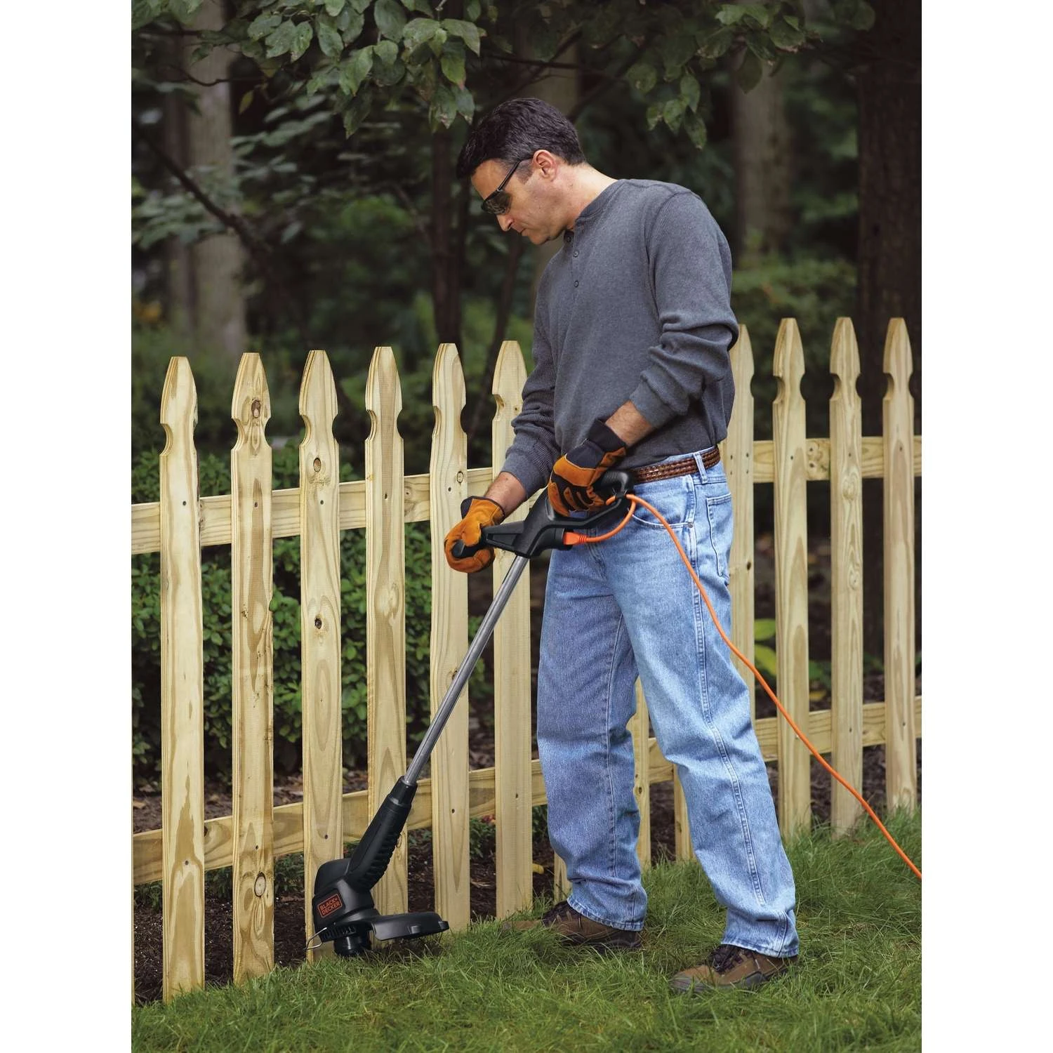 Black & Decker Black+Decker ST4500 12 In. 120 V Electric Edger/Trimmer 7 Black & Decker Black+Decker ST4500 12 In. 120 V Electric Edger/Trimmer - Image 5