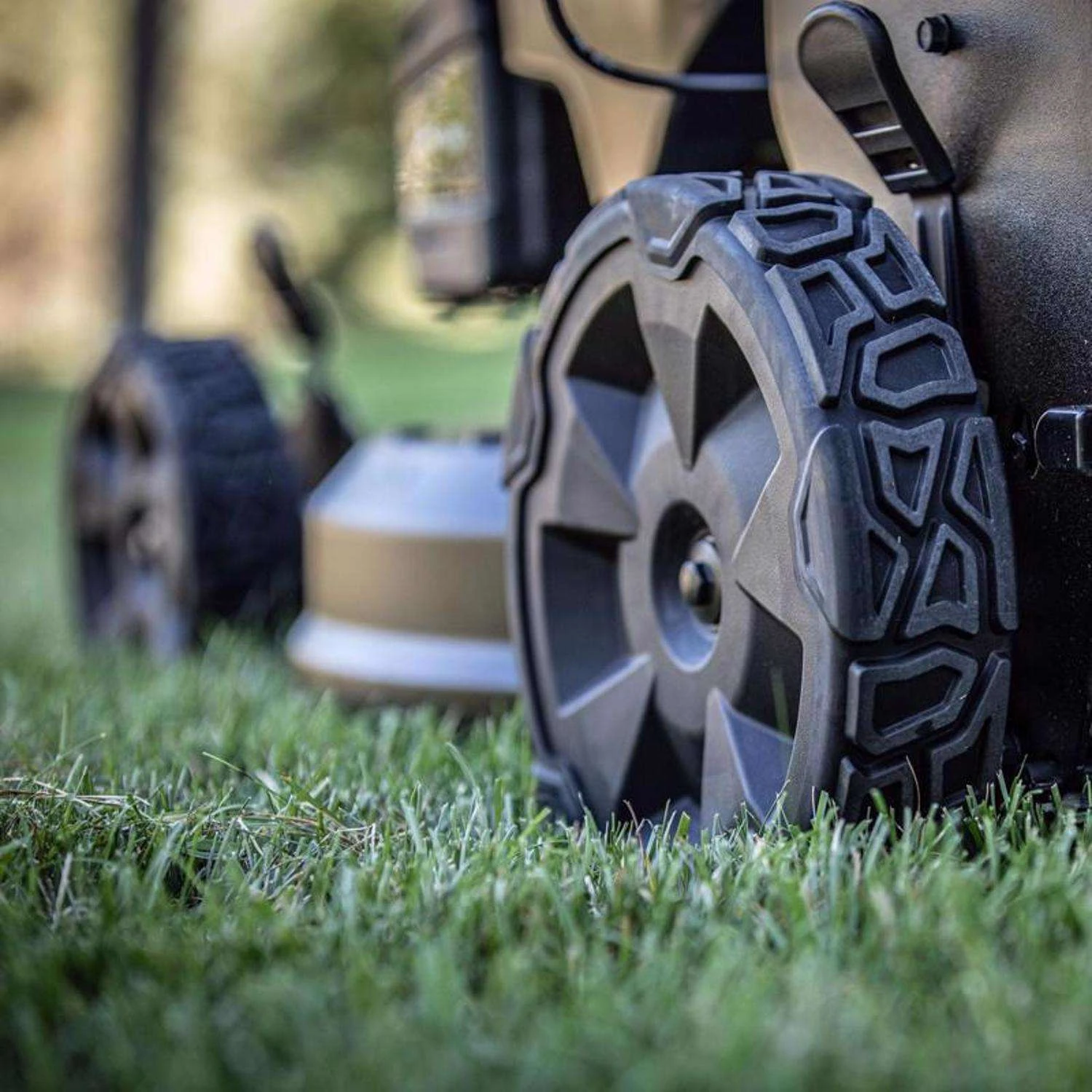 Toro SmartStow Super Recycler 21565 21 In. 163 Cc Gas Self-Propelled Lawn Mower 6 Toro SmartStow Super Recycler 21565 21 In. 163 Cc Gas Self-Propelled Lawn Mower - Image 4