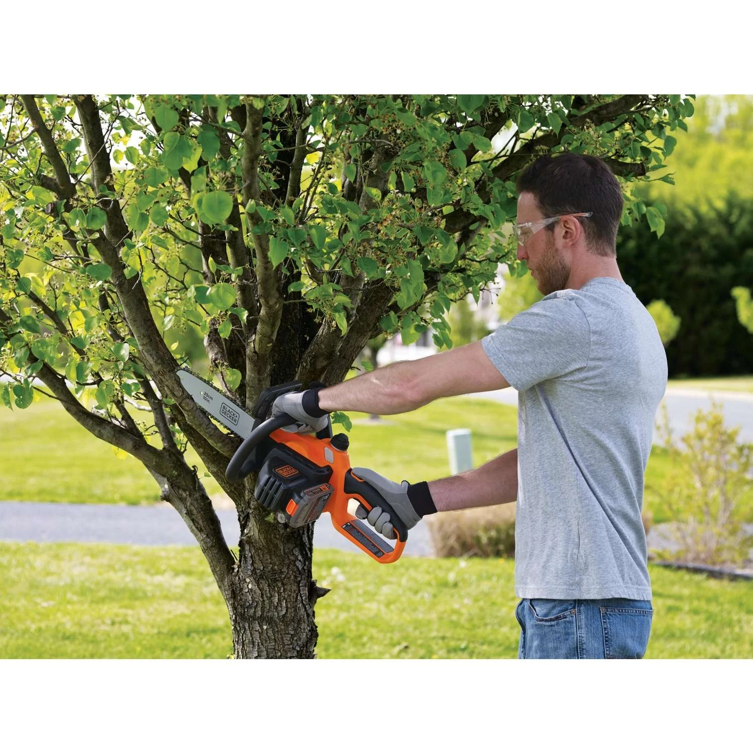 Black & Decker Black+Decker MAX 10 In. 20 V Battery Chainsaw Kit (Battery & Charger) 11 Black & Decker Black+Decker MAX 10 In. 20 V Battery Chainsaw Kit (Battery & Charger) - Image 9
