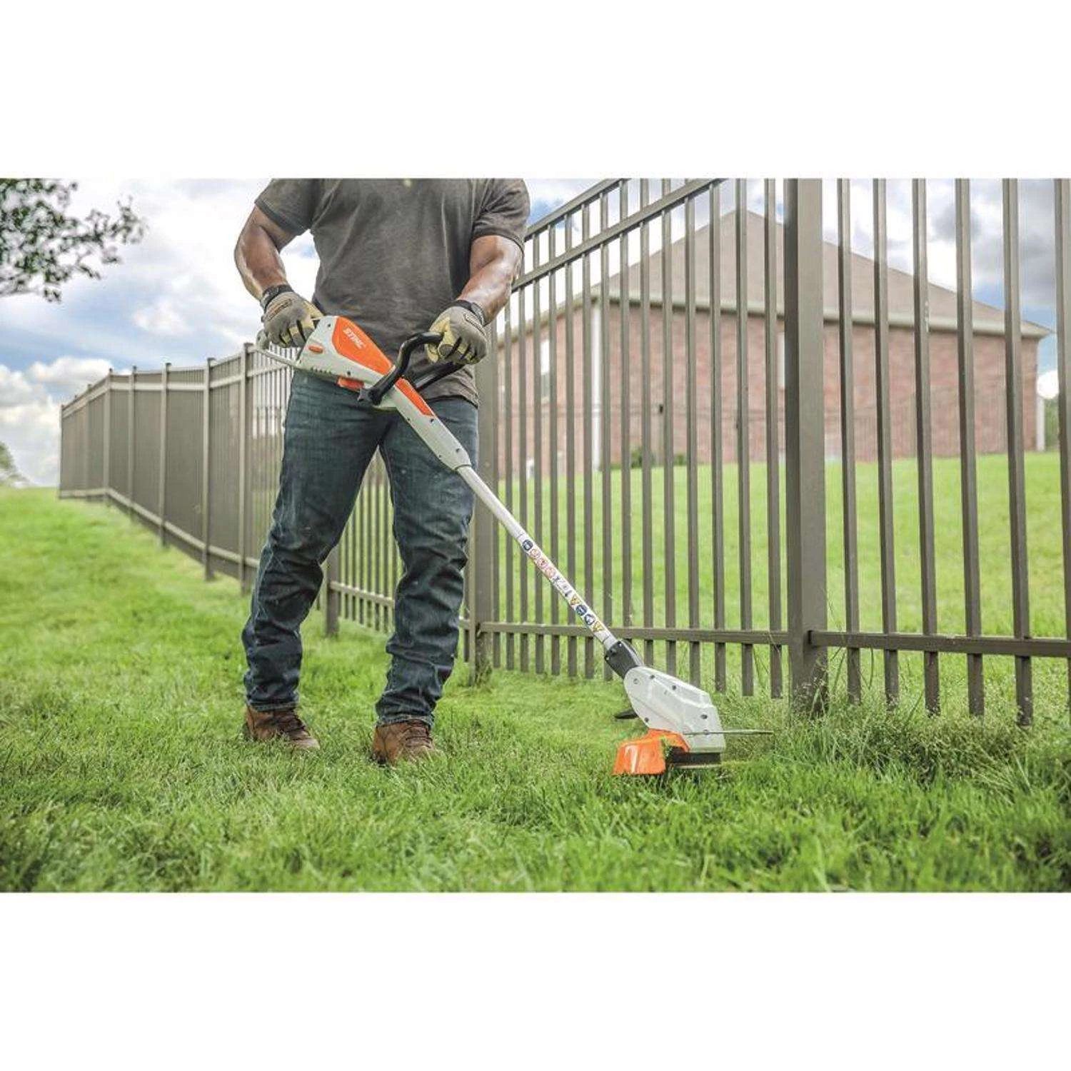 STIHL FSA 45 9 In. 18 V Battery String Trimmer Kit (Battery & Charger) 4 STIHL FSA 45 9 In. 18 V Battery String Trimmer Kit (Battery & Charger) - Image 2