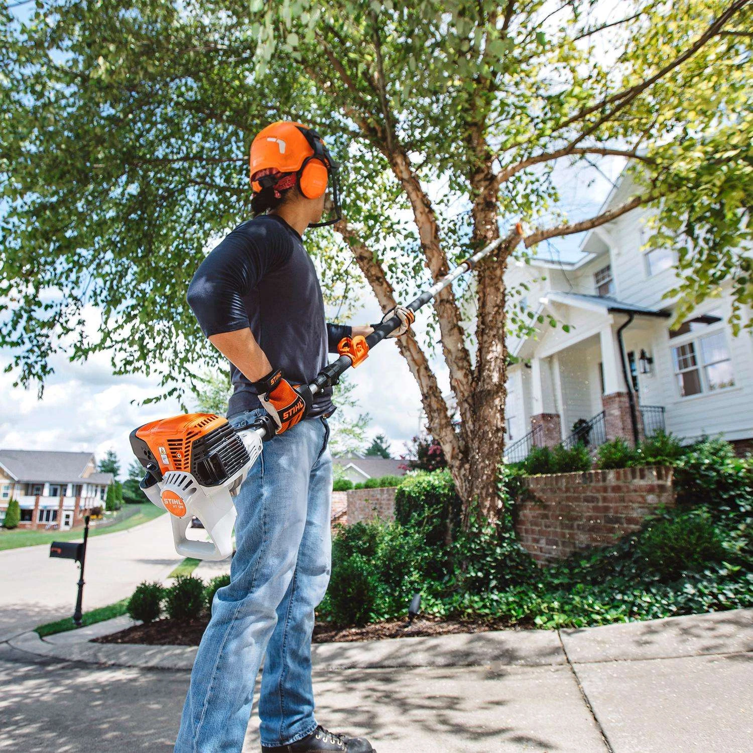 STIHL HT 135 14 In. 36.3 Cc Gas Pole Pruner 9 STIHL HT 135 14 In. 36.3 Cc Gas Pole Pruner - Image 7