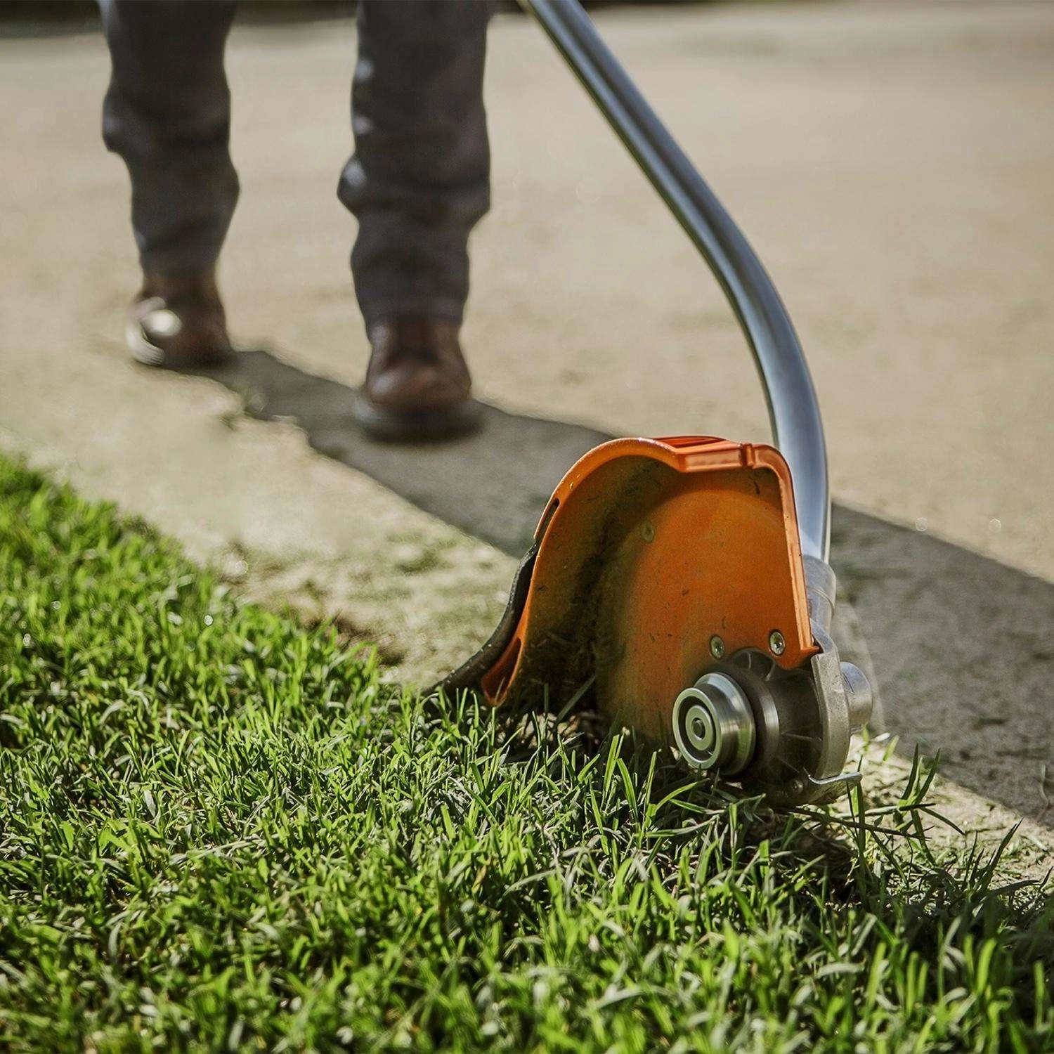 STIHL FC 56 C-E 8 In. Gas Edger 5 STIHL FC 56 C-E 8 In. Gas Edger - Image 3