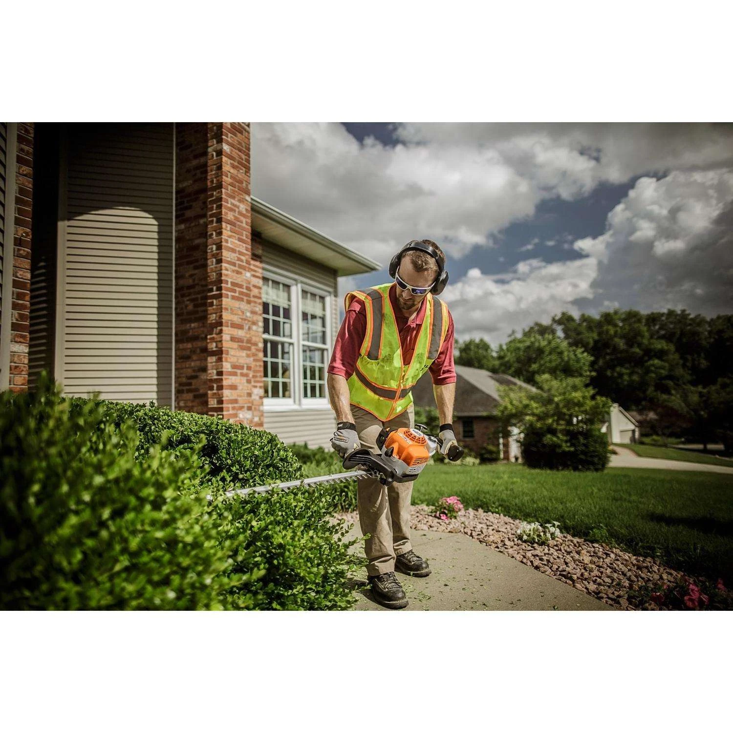 STIHL HS 87 T 40 In. Gas Hedge Trimmer 4 STIHL HS 87 T 40 In. Gas Hedge Trimmer - Image 2