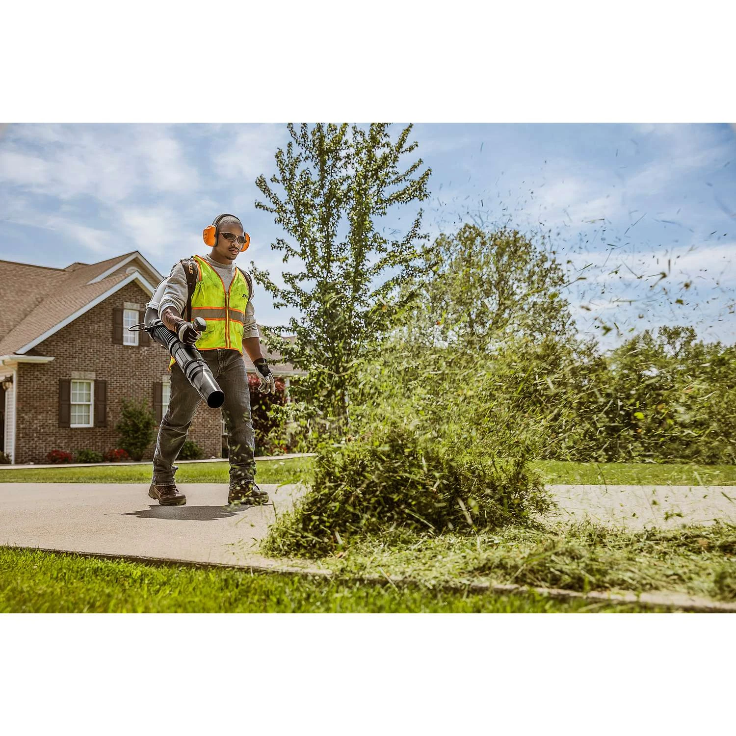 STIHL BR 700 X 193 Mph 901 CFM Gas Backpack Leaf Blower 6 STIHL BR 700 X 193 Mph 901 CFM Gas Backpack Leaf Blower - Image 4